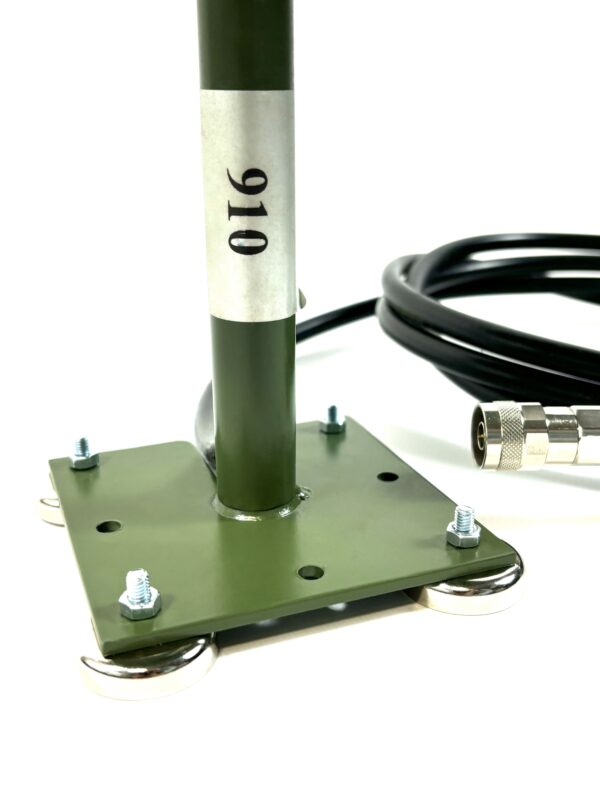 Protected antenna 900