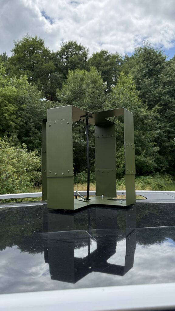 Quadrifilar antenna 200