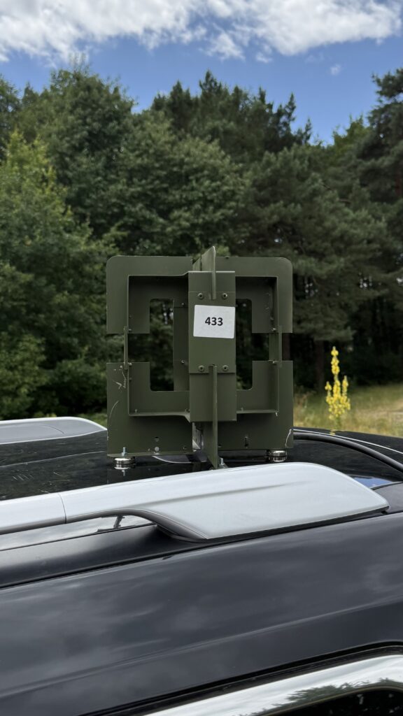 Quadrifilar antenna 433